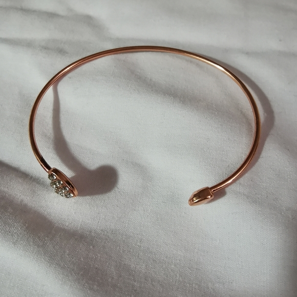 Beautiful rose gold heart bangle - Picture 3 of 6